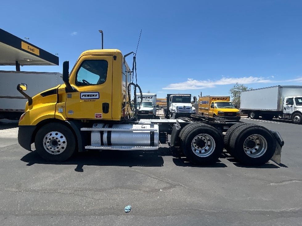Day Cab Tractor-Heavy Duty Tractors-Freightliner-2020-T11664ST-Phoenix-AZ-595,667\n\t\tmiles-$ 30,000 - Image 4