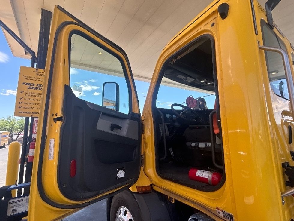 Day Cab Tractor-Heavy Duty Tractors-Freightliner-2020-T11664ST-Phoenix-AZ-595,667\n\t\tmiles-$ 30,000 - Image 9