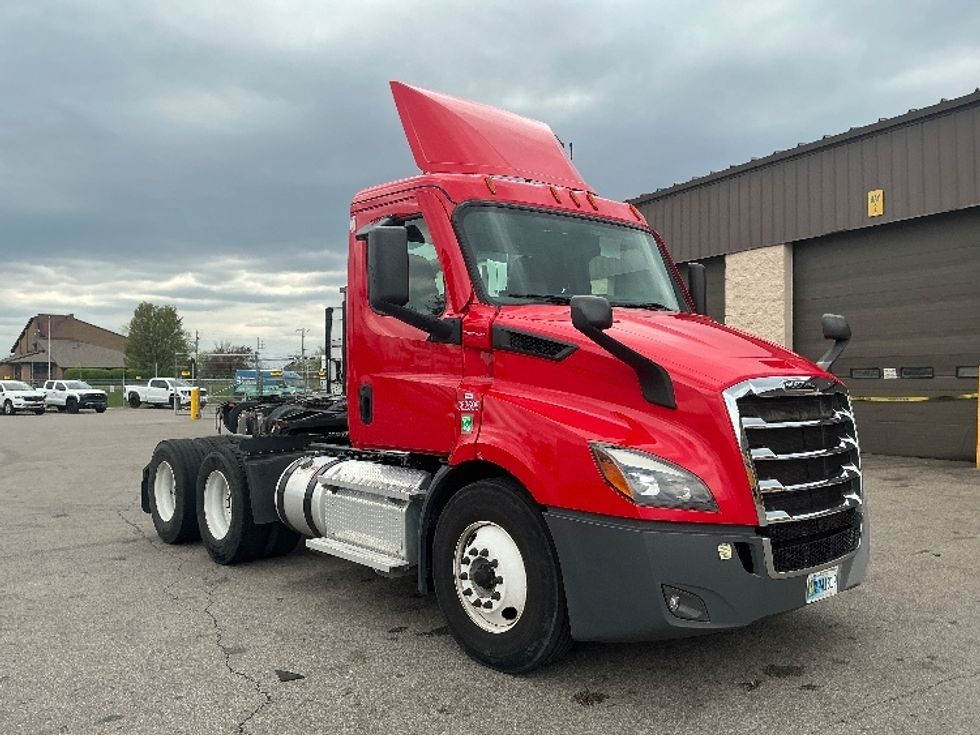 Day Cab Tractor-Heavy Duty Tractors-Freightliner-2020-T11664ST-Piqua-OH-165,977\n\t\tmiles-$ 57,750 - Image 1