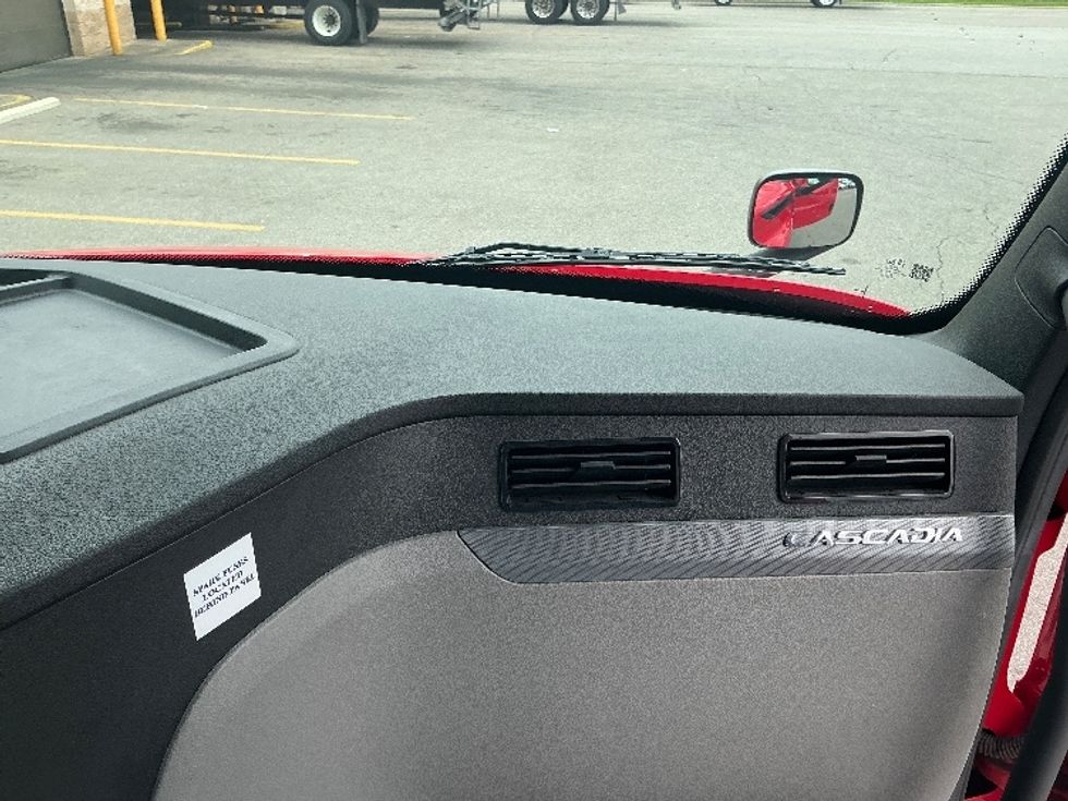 Day Cab Tractor-Heavy Duty Tractors-Freightliner-2020-T11664ST-Piqua-OH-165,977\n\t\tmiles-$ 57,750 - Image 13