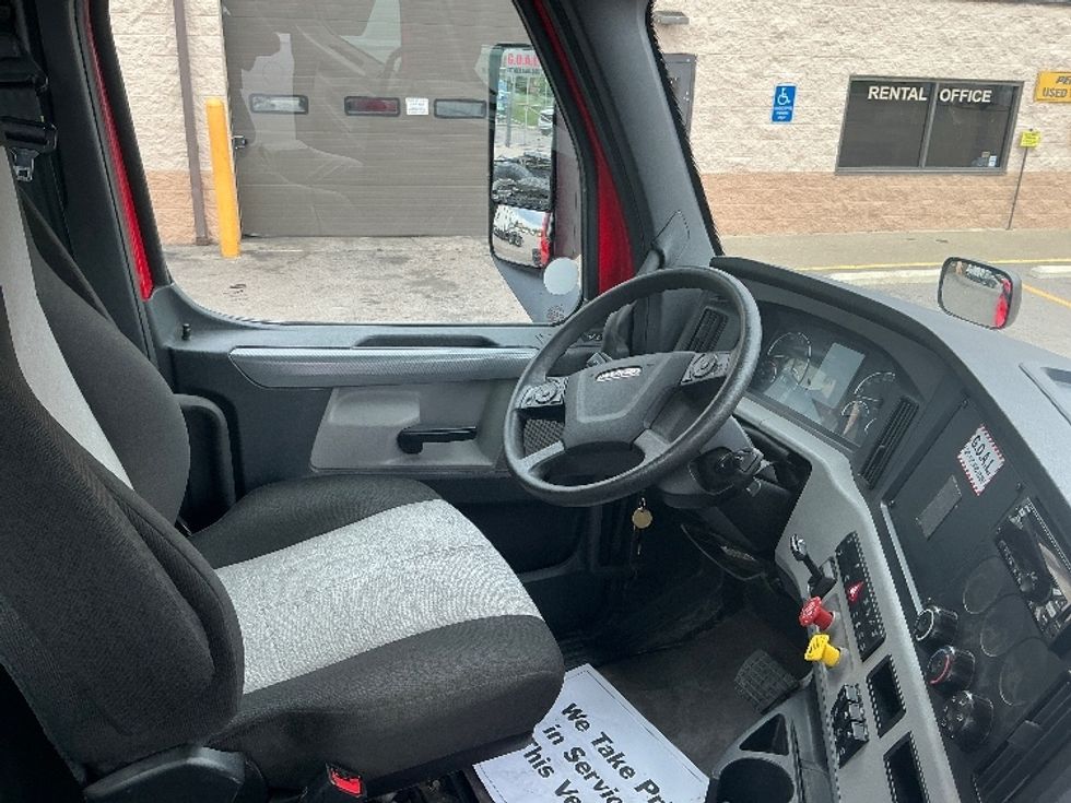 Day Cab Tractor-Heavy Duty Tractors-Freightliner-2020-T11664ST-Piqua-OH-165,977\n\t\tmiles-$ 57,750 - Image 14