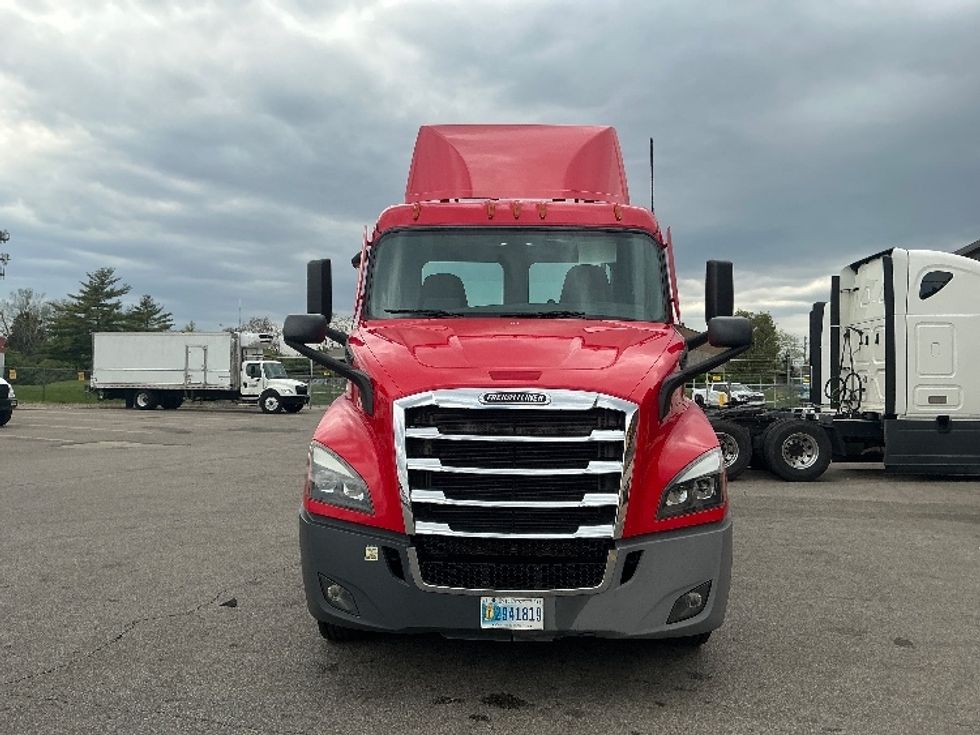 Day Cab Tractor-Heavy Duty Tractors-Freightliner-2020-T11664ST-Piqua-OH-165,977\n\t\tmiles-$ 57,750 - Image 2