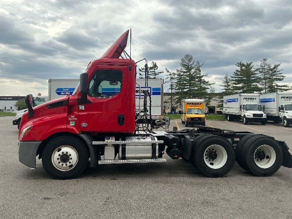 Day Cab Tractor-Heavy Duty Tractors-Freightliner-2020-T11664ST-Piqua-OH-165,977\n\t\tmiles-$ 57,750 - Image 4