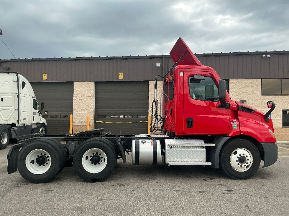 Day Cab Tractor-Heavy Duty Tractors-Freightliner-2020-T11664ST-Piqua-OH-165,977\n\t\tmiles-$ 57,750 - Image 8