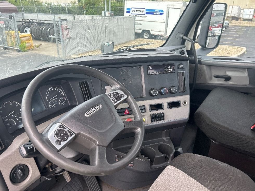 Day Cab Tractor-Heavy Duty Tractors-Freightliner-2020-T11664ST-Piqua-OH-178,556\n\t\tmiles-$ 59,500 - Image 10