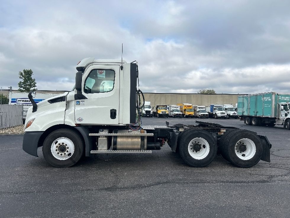 Day Cab Tractor-Heavy Duty Tractors-Freightliner-2020-T11664ST-Piqua-OH-178,556\n\t\tmiles-$ 59,500 - Image 4