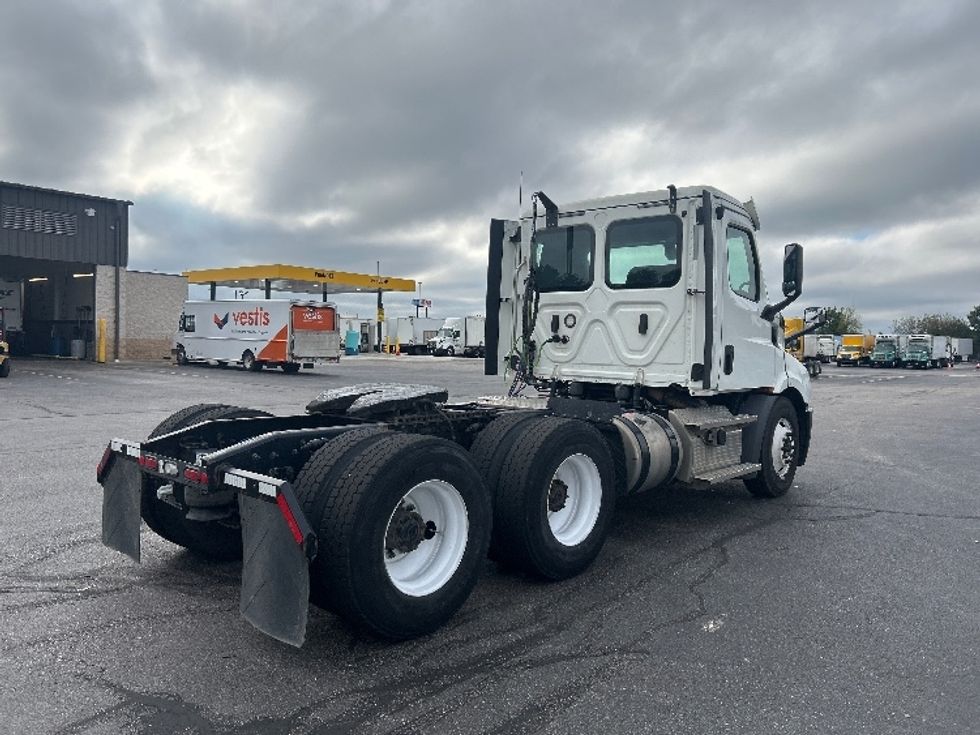 Day Cab Tractor-Heavy Duty Tractors-Freightliner-2020-T11664ST-Piqua-OH-178,556\n\t\tmiles-$ 59,500 - Image 7