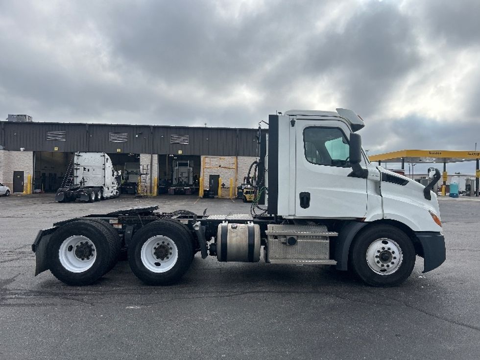 Day Cab Tractor-Heavy Duty Tractors-Freightliner-2020-T11664ST-Piqua-OH-178,556\n\t\tmiles-$ 59,500 - Image 8