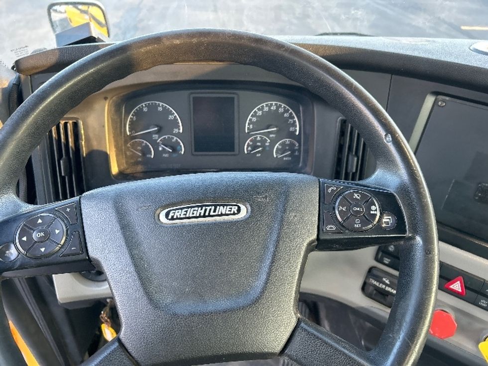 Day Cab Tractor-Heavy Duty Tractors-Freightliner-2020-T11664ST-Piqua-OH-398,764\n\t\tmiles-$ 41,750 - Image 11