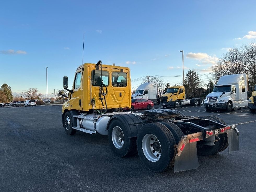 Day Cab Tractor-Heavy Duty Tractors-Freightliner-2020-T11664ST-Piqua-OH-398,764\n\t\tmiles-$ 41,750 - Image 5