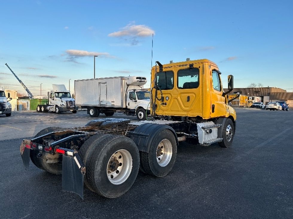 Day Cab Tractor-Heavy Duty Tractors-Freightliner-2020-T11664ST-Piqua-OH-398,764\n\t\tmiles-$ 41,750 - Image 7