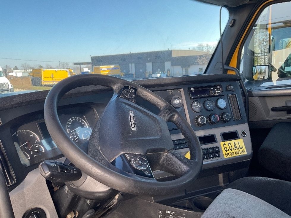 Day Cab Tractor-Heavy Duty Tractors-Freightliner-2020-T11664ST-Piqua-OH-403,000\n\t\tmiles-$ 44,000 - Image 10