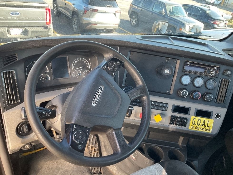 Day Cab Tractor-Heavy Duty Tractors-Freightliner-2020-T11664ST-Piqua-OH-403,000\n\t\tmiles-$ 44,000 - Image 11