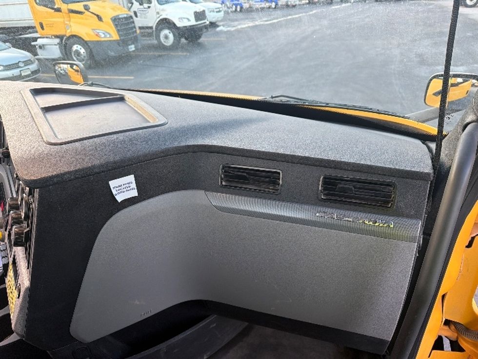 Day Cab Tractor-Heavy Duty Tractors-Freightliner-2020-T11664ST-Piqua-OH-403,000\n\t\tmiles-$ 44,000 - Image 13