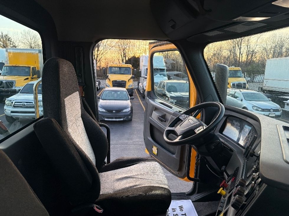 Day Cab Tractor-Heavy Duty Tractors-Freightliner-2020-T11664ST-Piqua-OH-403,000\n\t\tmiles-$ 44,000 - Image 14