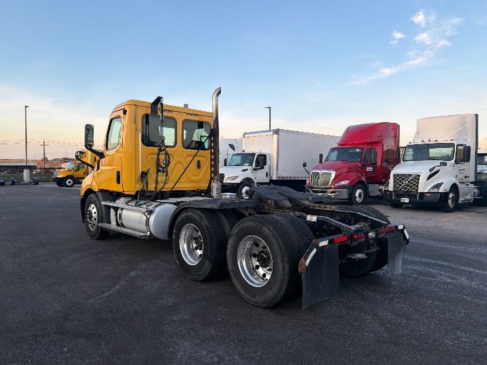 Day Cab Tractor-Heavy Duty Tractors-Freightliner-2020-T11664ST-Piqua-OH-403,000\n\t\tmiles-$ 44,000 - Image 5