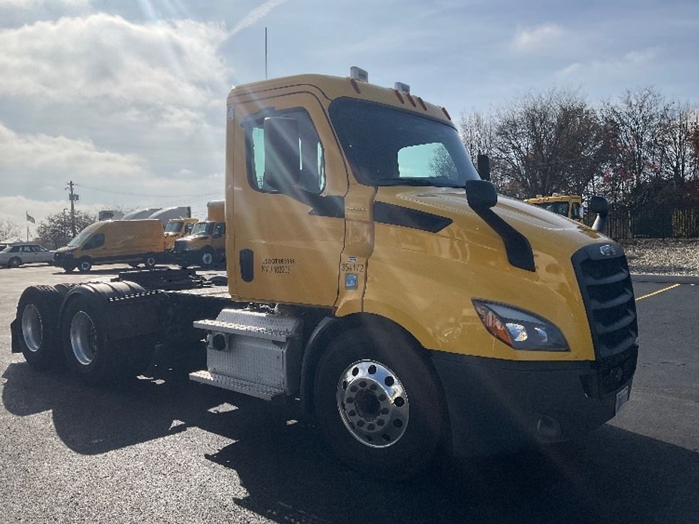 Day Cab Tractor-Heavy Duty Tractors-Freightliner-2020-T11664ST-Piqua-OH-406,864\n\t\tmiles-$ 43,750 - Image 1