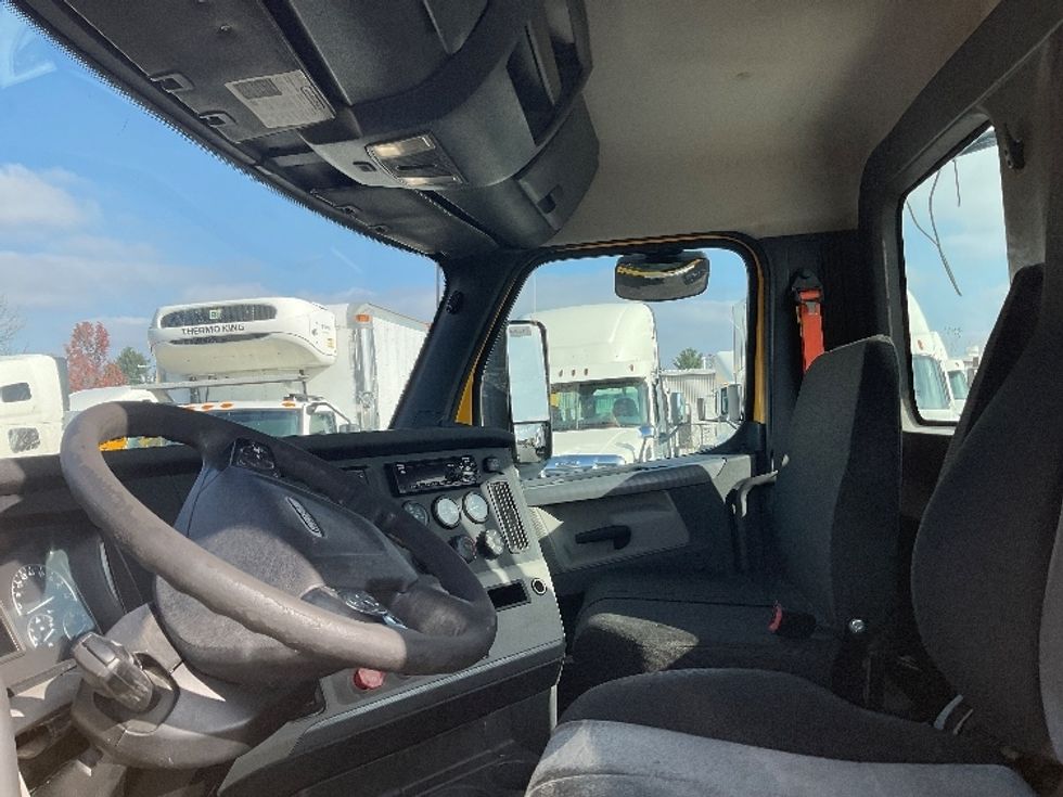 Day Cab Tractor-Heavy Duty Tractors-Freightliner-2020-T11664ST-Piqua-OH-406,864\n\t\tmiles-$ 43,750 - Image 10