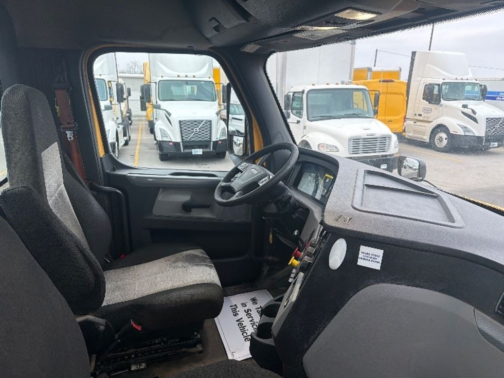 Day Cab Tractor-Heavy Duty Tractors-Freightliner-2020-T11664ST-Piqua-OH-406,864\n\t\tmiles-$ 43,750 - Image 14