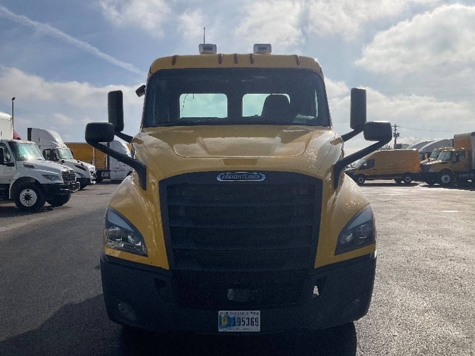 Day Cab Tractor-Heavy Duty Tractors-Freightliner-2020-T11664ST-Piqua-OH-406,864\n\t\tmiles-$ 43,750 - Image 2