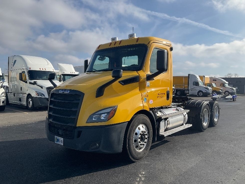 Day Cab Tractor-Heavy Duty Tractors-Freightliner-2020-T11664ST-Piqua-OH-406,864\n\t\tmiles-$ 43,750 - Image 3