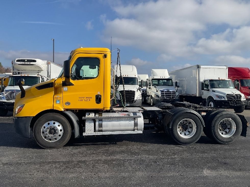 Day Cab Tractor-Heavy Duty Tractors-Freightliner-2020-T11664ST-Piqua-OH-406,864\n\t\tmiles-$ 43,750 - Image 4