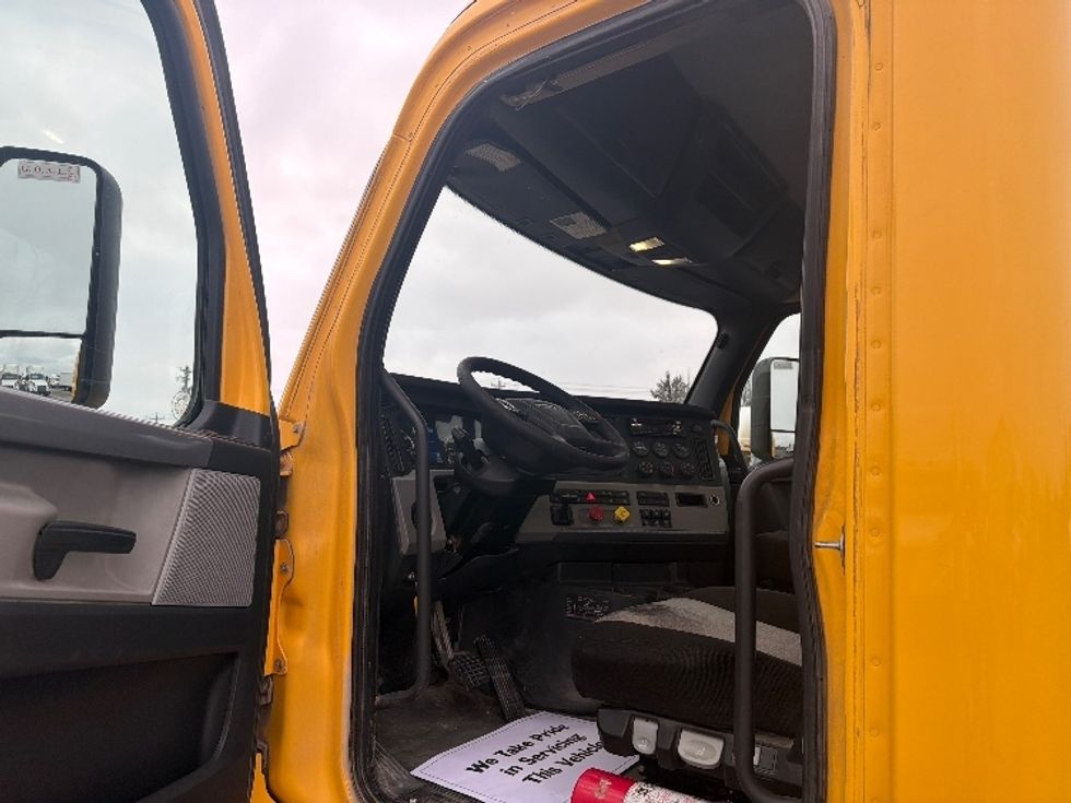 Day Cab Tractor-Heavy Duty Tractors-Freightliner-2020-T11664ST-Piqua-OH-406,864\n\t\tmiles-$ 43,750 - Image 9