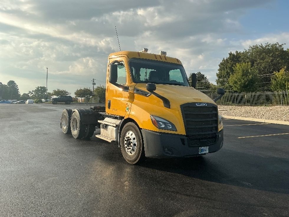 Day Cab Tractor-Heavy Duty Tractors-Freightliner-2020-T11664ST-Piqua-OH-439,390\n\t\tmiles-$ 42,750 - Image 1