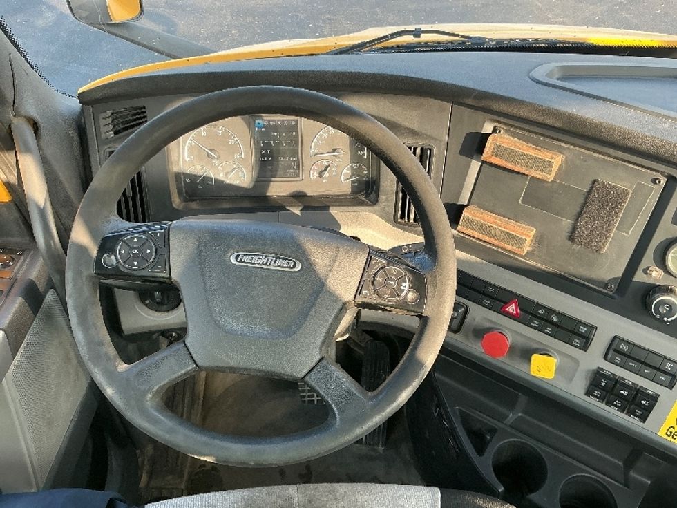 Day Cab Tractor-Heavy Duty Tractors-Freightliner-2020-T11664ST-Piqua-OH-439,390\n\t\tmiles-$ 42,750 - Image 11