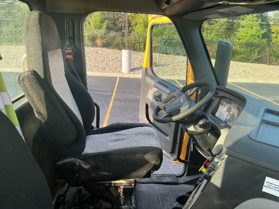 Day Cab Tractor-Heavy Duty Tractors-Freightliner-2020-T11664ST-Piqua-OH-439,390\n\t\tmiles-$ 42,750 - Image 14