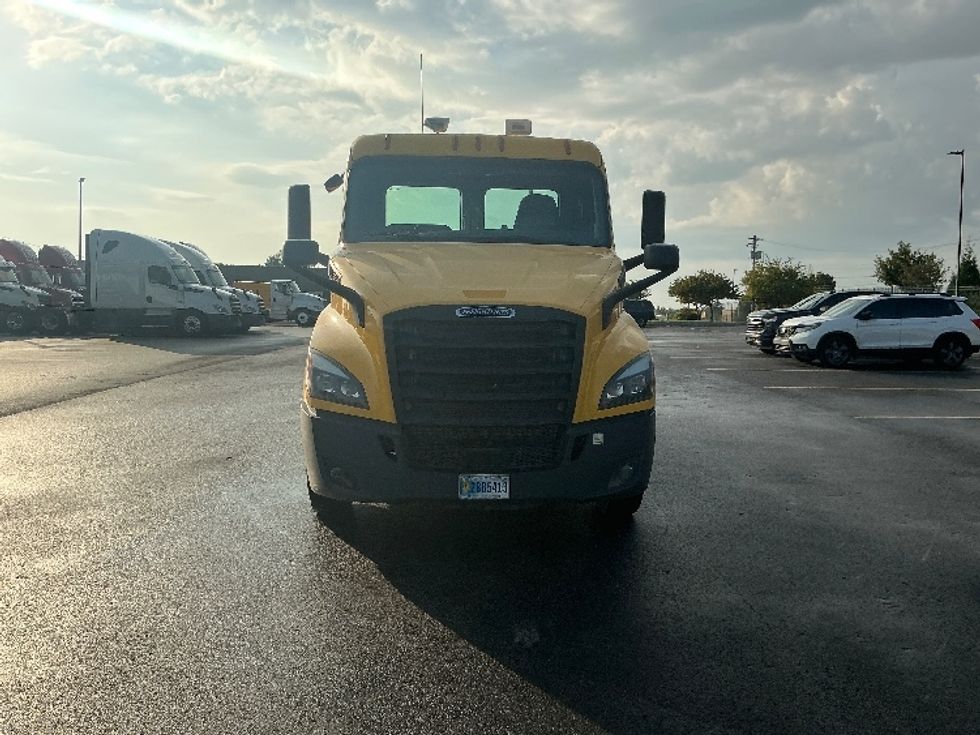 Day Cab Tractor-Heavy Duty Tractors-Freightliner-2020-T11664ST-Piqua-OH-439,390\n\t\tmiles-$ 42,750 - Image 2