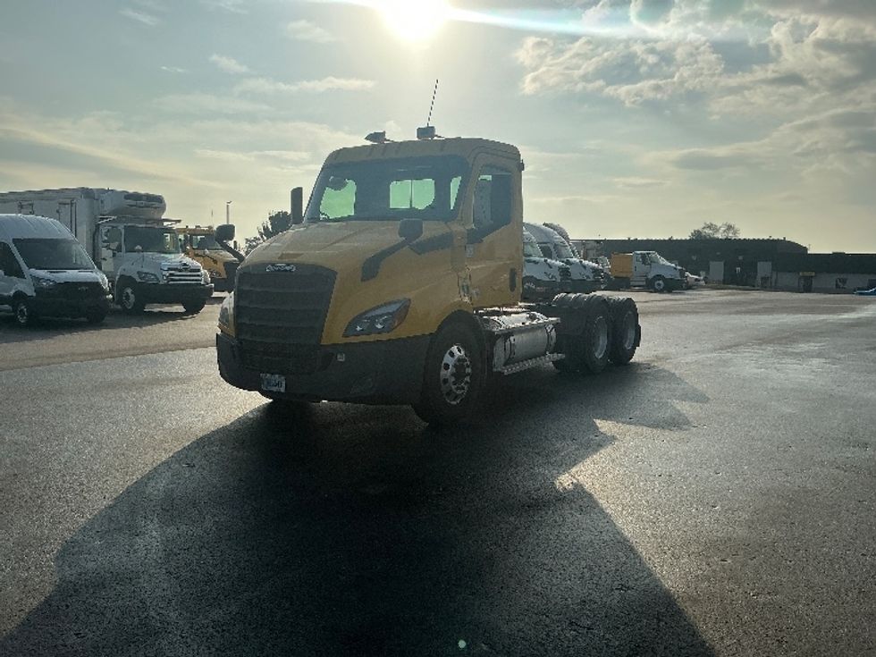 Day Cab Tractor-Heavy Duty Tractors-Freightliner-2020-T11664ST-Piqua-OH-439,390\n\t\tmiles-$ 42,750 - Image 3