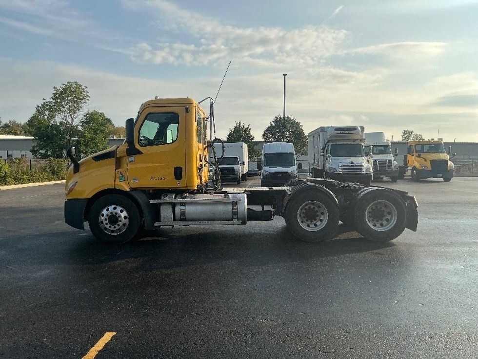Day Cab Tractor-Heavy Duty Tractors-Freightliner-2020-T11664ST-Piqua-OH-439,390\n\t\tmiles-$ 42,750 - Image 4