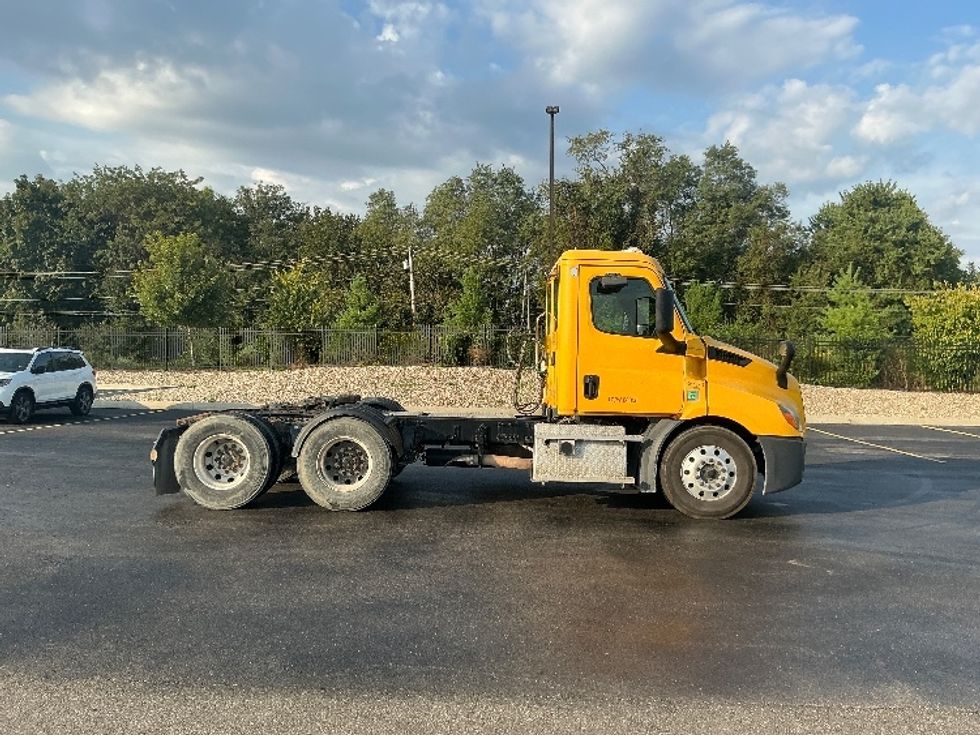 Day Cab Tractor-Heavy Duty Tractors-Freightliner-2020-T11664ST-Piqua-OH-439,390\n\t\tmiles-$ 42,750 - Image 8