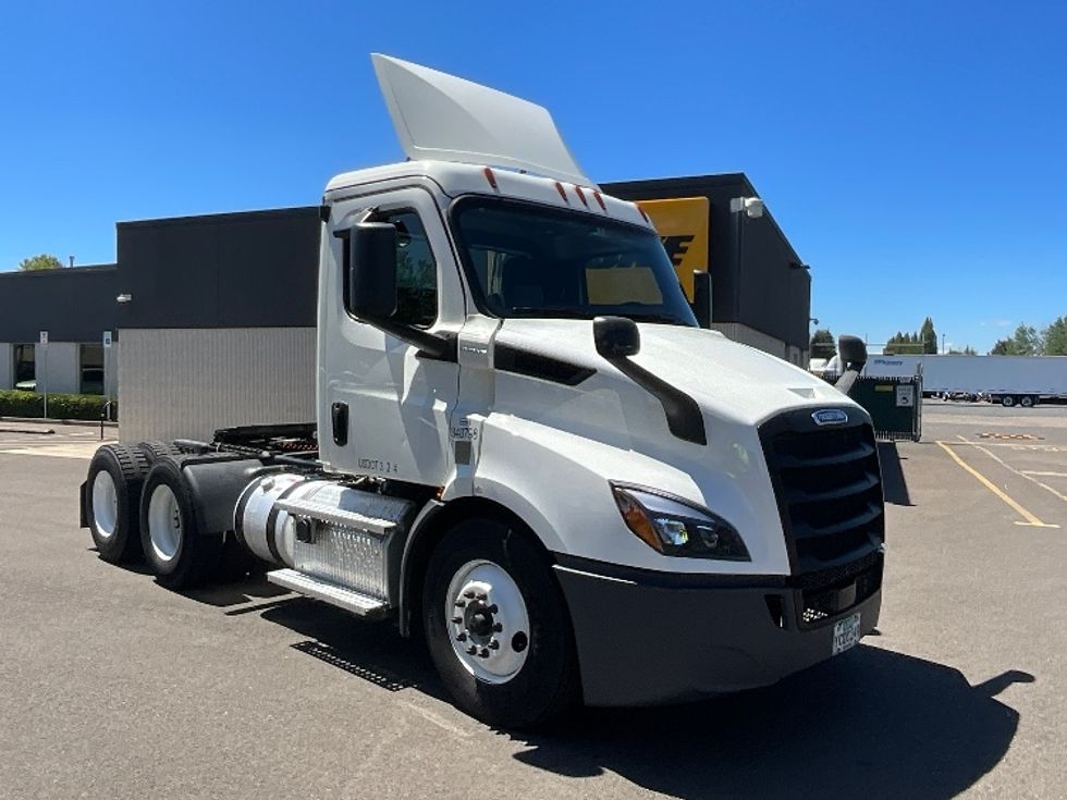 Day Cab Tractor-Heavy Duty Tractors-Freightliner-2020-T11664ST-Portland-OR-349,360\n\t\tmiles-$ 51,000 - Image 1