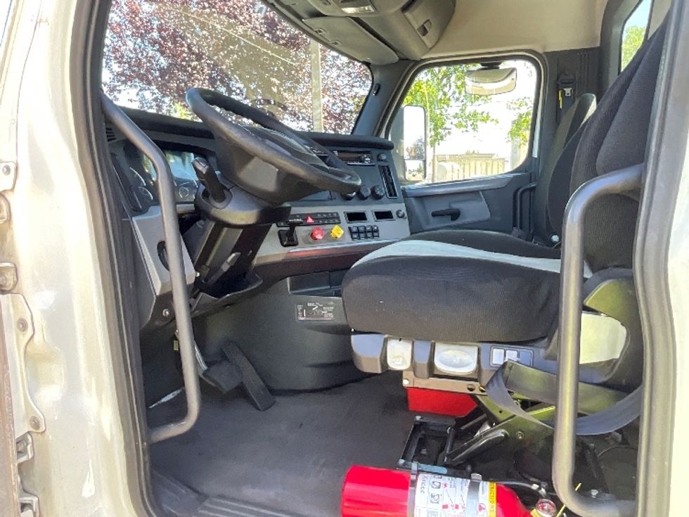 Day Cab Tractor-Heavy Duty Tractors-Freightliner-2020-T11664ST-Portland-OR-349,360\n\t\tmiles-$ 51,000 - Image 10