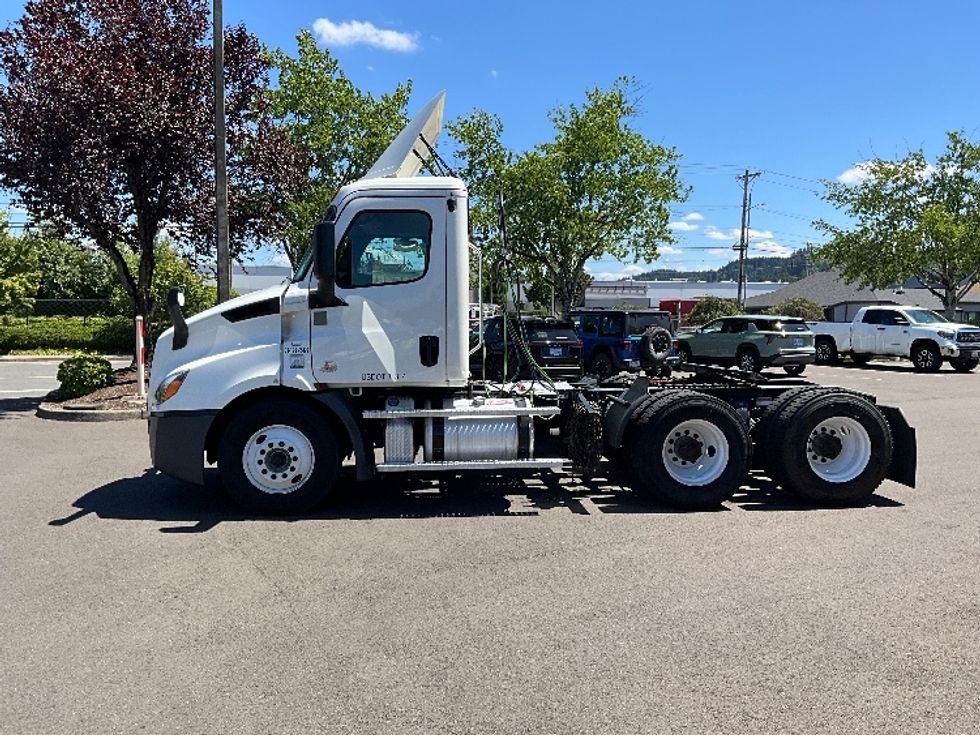 Day Cab Tractor-Heavy Duty Tractors-Freightliner-2020-T11664ST-Portland-OR-349,360\n\t\tmiles-$ 51,000 - Image 4