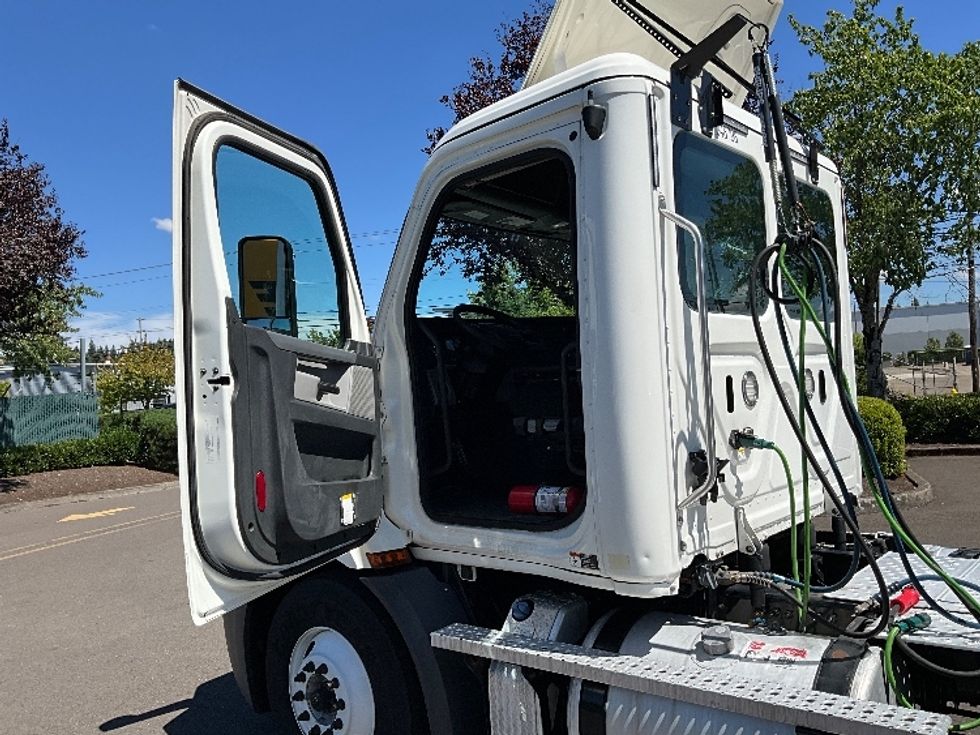 Day Cab Tractor-Heavy Duty Tractors-Freightliner-2020-T11664ST-Portland-OR-349,360\n\t\tmiles-$ 51,000 - Image 9