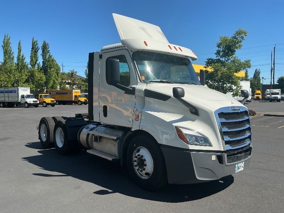 Day Cab Tractor-Heavy Duty Tractors-Freightliner-2020-T11664ST-Portland-OR-448,042\n\t\tmiles-$ 48,500 - Image 1