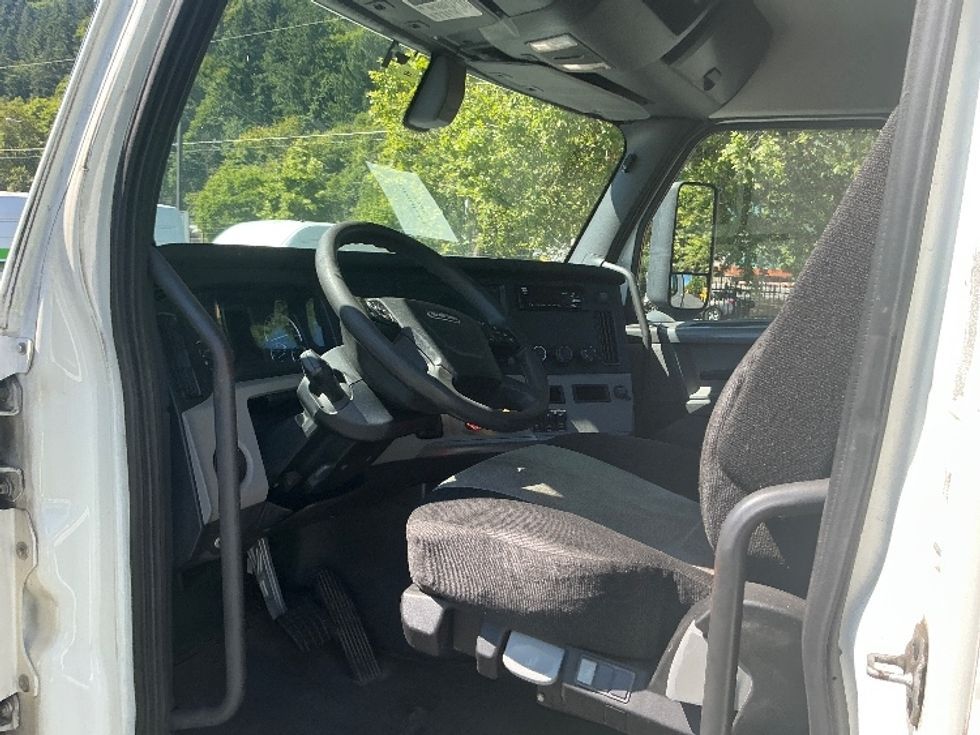 2020 Freightliner Cascadia 116" Day cab photo 10