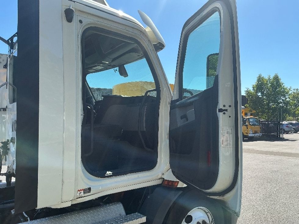 2020 Freightliner Cascadia 116" Day cab photo 12