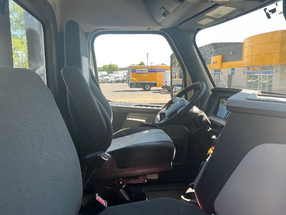 2020 Freightliner Cascadia 116" Day cab photo 13