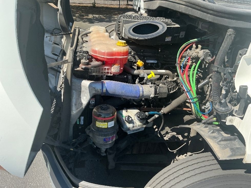 2020 Freightliner Cascadia 116" Day cab photo 15