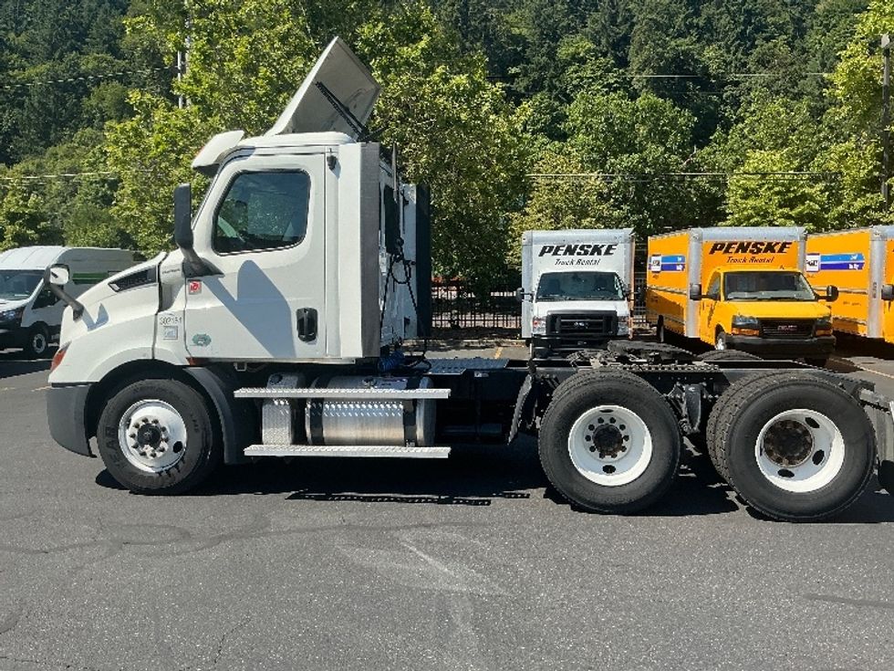 2020 Freightliner Cascadia 116" Day cab photo 4