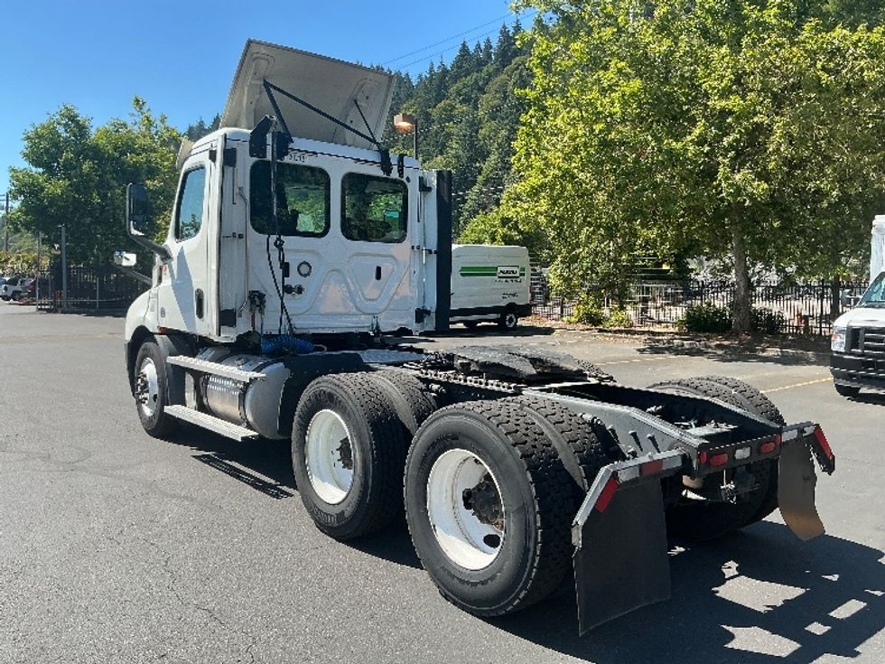2020 Freightliner Cascadia 116" Day cab photo 5