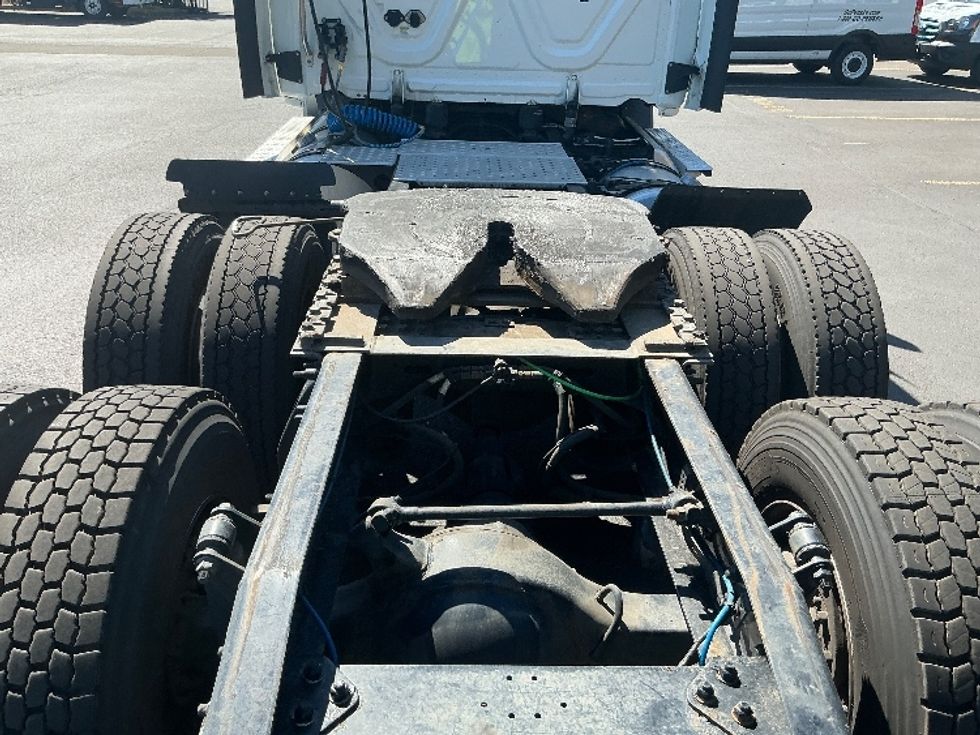 2020 Freightliner Cascadia 116" Day cab photo 6