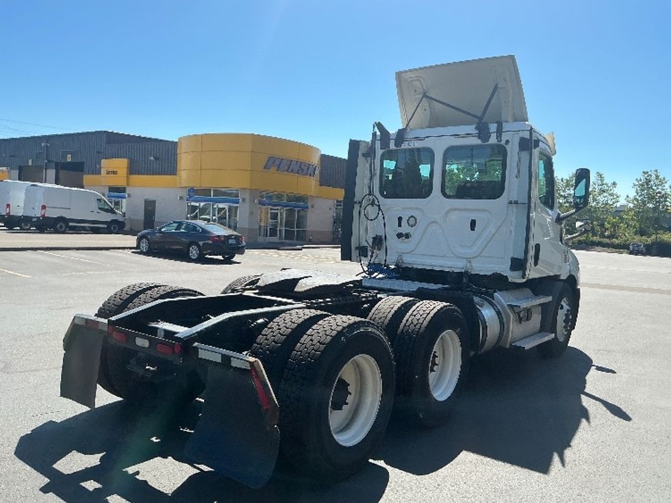 2020 Freightliner Cascadia 116" Day cab photo 7