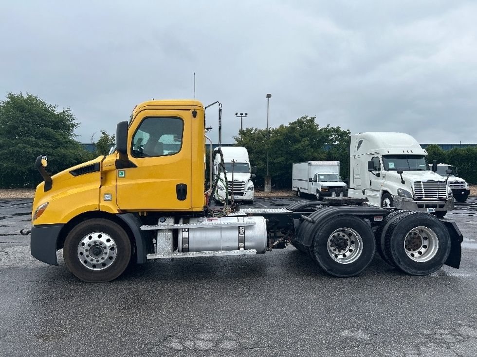 Day Cab Tractor-Heavy Duty Tractors-Freightliner-2020-T11664ST-Prince George-VA-236,614\n\t\tmiles-$ 55,500 - Image 4