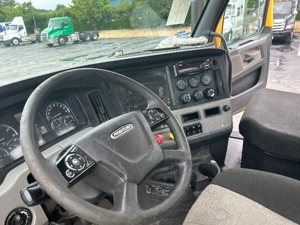 Day Cab Tractor-Heavy Duty Tractors-Freightliner-2020-T11664ST-Prince George-VA-236,614\n\t\tmiles-$ 55,500 - Image 9
