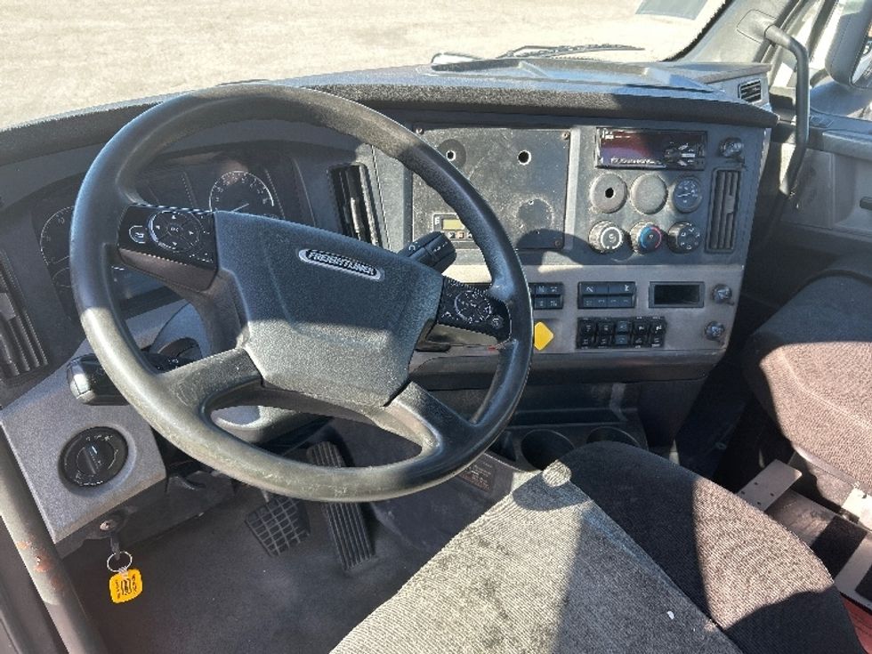 Day Cab Tractor-Heavy Duty Tractors-Freightliner-2020-T11664ST-Prince George-VA-493,802\n\t\tmiles-$ 43,000 - Image 10